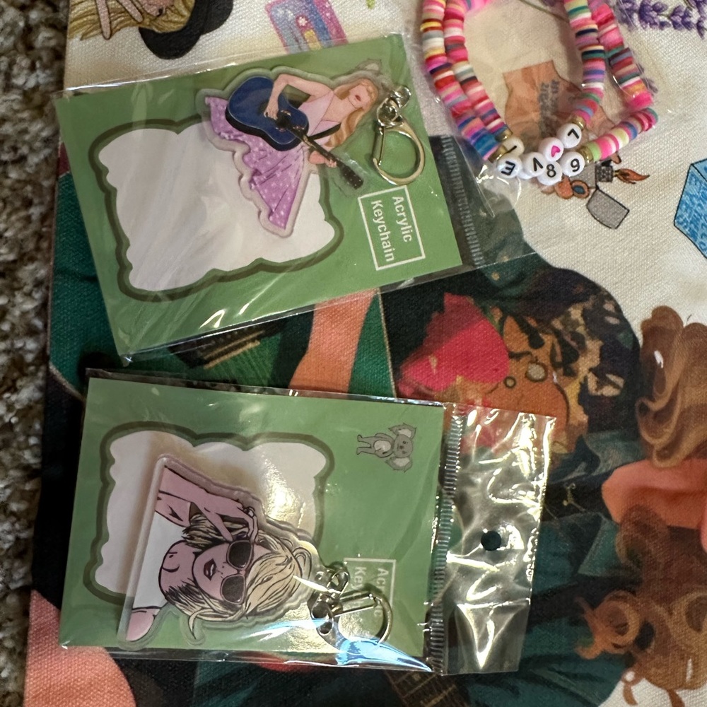Taylor Swift Bundle - Picture 3 of 3